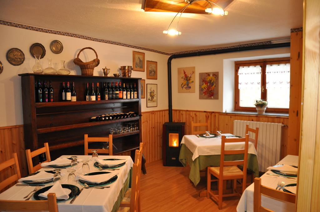 Grand Golliat Ristorante E Chambres D'Hotes Saint-Rhemy-En-Bosses Exterior foto